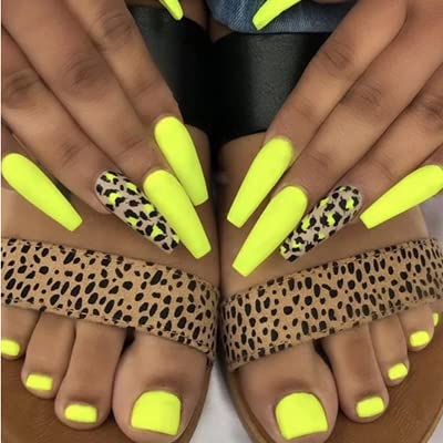 Solid Square Fake Toenails matte Press on Toe Nails Short Acrylic False Toes Nails Artificial Beach Full Cover Toenail for Women and Girls 24Pcs (Yellow)