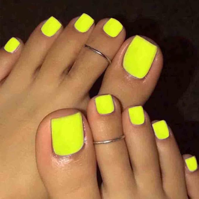 Solid Square Fake Toenails matte Press on Toe Nails Short Acrylic False Toes Nails Artificial Beach Full Cover Toenail for Women and Girls 24Pcs (Yellow)