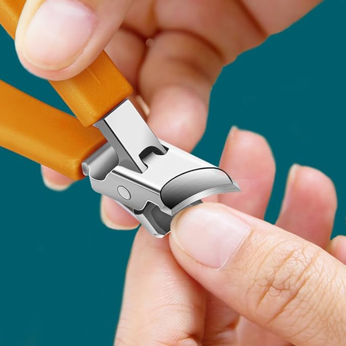 Wide Jaw Opening Anti-Splash Slanted Nail Clipper, Toenail Clippers for Thick Toenails, Ingrown Nail Clippers, Wide Jaw Slanted Toe Nail Clippers for Seniors Men Women (Black)