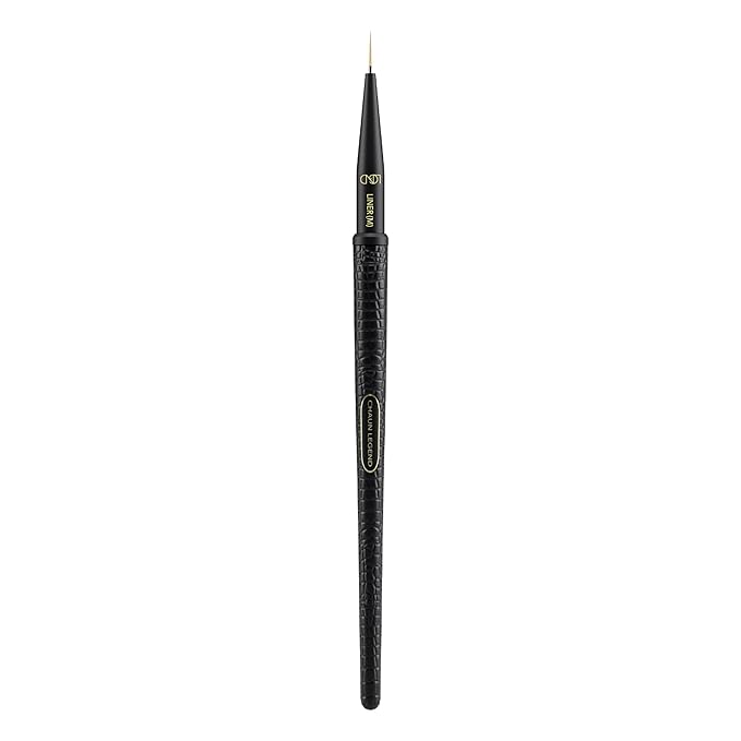 Chaun Legend Nail Art Brush - M Liner (for French tips, seamless ombré fades, clean line work, or 3D art)