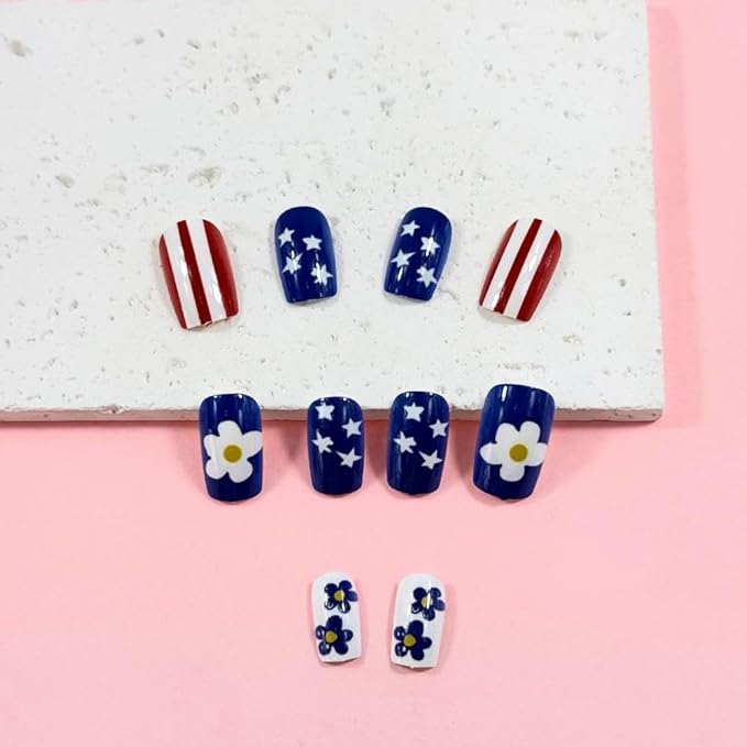 Independence Day Press on Nails Short Square False Nails with Blue Flower Design Red White Striped Fake Nails Star Daisy Glue on Nail Glossy Summer 4th of July Stick on Nail for Women Manicure 24Pcs