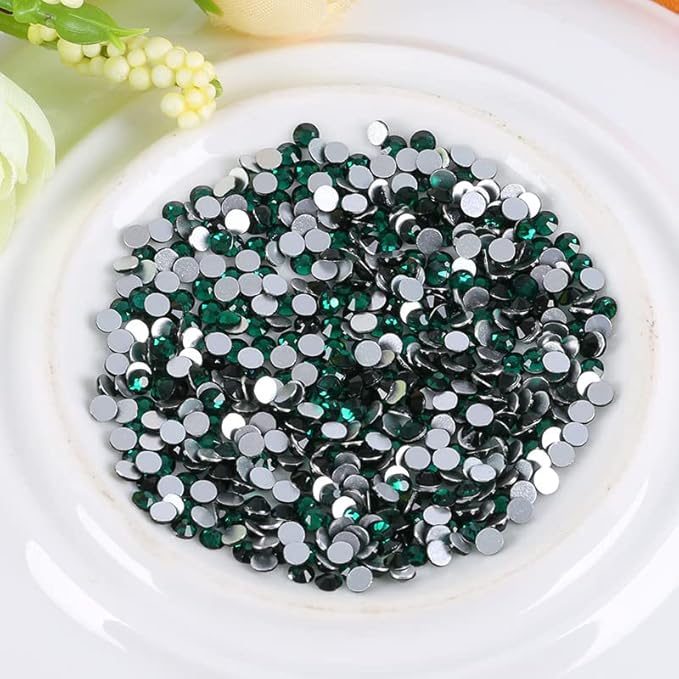 Onwon 144 Pcs Crystal Flat Back Brilliant Round Rhinestones Glass Stones Glitter Gems Faux Diamond for Craft,Nail Art,Shoes,DIY Decorations (SS40 / 8mm, Emerald)