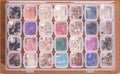 28 Grids/Box Mix Color Abalone Shell Sequins Iridescent Mermaid Flakes Sticker for Nails 3D Gradient Broken Seashell Stones Slices Nail Art Decorations Nail Glitter Flakes