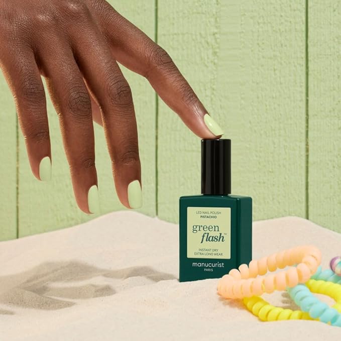 Manucurist Green Flash LED Pastel Green Pistachio Gel Nail Polish - Vegan, 12-Free, Plant-Based Gel Polish - Strengthens and Protects the Nail - Gel Color Nail Polish - Made in France - 0.5 fl oz