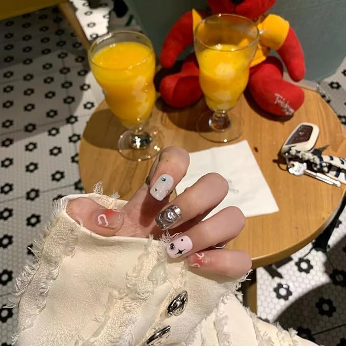 Press on Nails, Short side Fake Nails Lovely Heart False Nails Middle White Press on Nails for Women Girls Nail Art Decoration