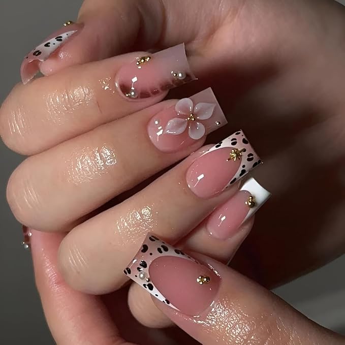 24Pcs French Tip Press on Nails Medium Square Fake Nails Leopard Print Nails Press Ons Flower False Nails with Pearl Design French Tip Glue on Nail Glossy Stick on Nail for Women Decorations 24Pcs