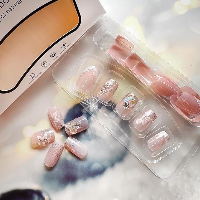 24pcs Short Square Press on Nails French Tip Fake Nails White Flower with Star Design Glitter False Nails Luxury Nail Charms Crafts White Stripes Glue on Nails for Women Manicure Tips
