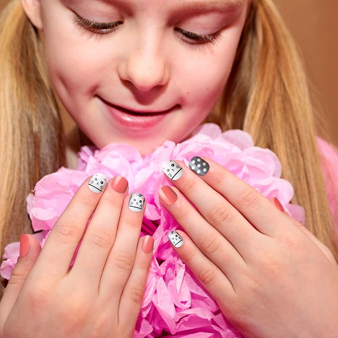 120 Pieces Kids Press on Nails Children Fake Artificial Nails Girls Full Cover Short False Christmas Fingernails for Girls Kids Design Decoration(Cute Theme)