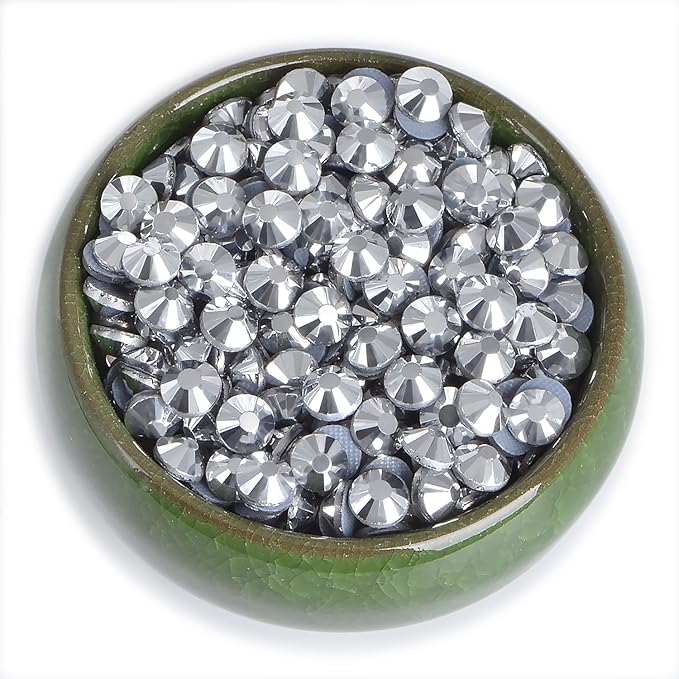 NCB 2880pcs Hotfix Rhinestones, Round Flatback Crystal Glass Hot Fix Rhinestones for Crafts Clothes Shoes Shirts Caps Decoration (Labrador, SS4 1.6mm)