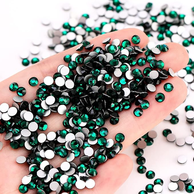 Novani Rhinestones 3000Pcs Flatback Crystal Round Loose Gemstones Glass Rhinestones for Crafts Makeup Nail Art Clothes Shoes DIY Decorations(SS8, 2.3-2.5mm,Emerald)