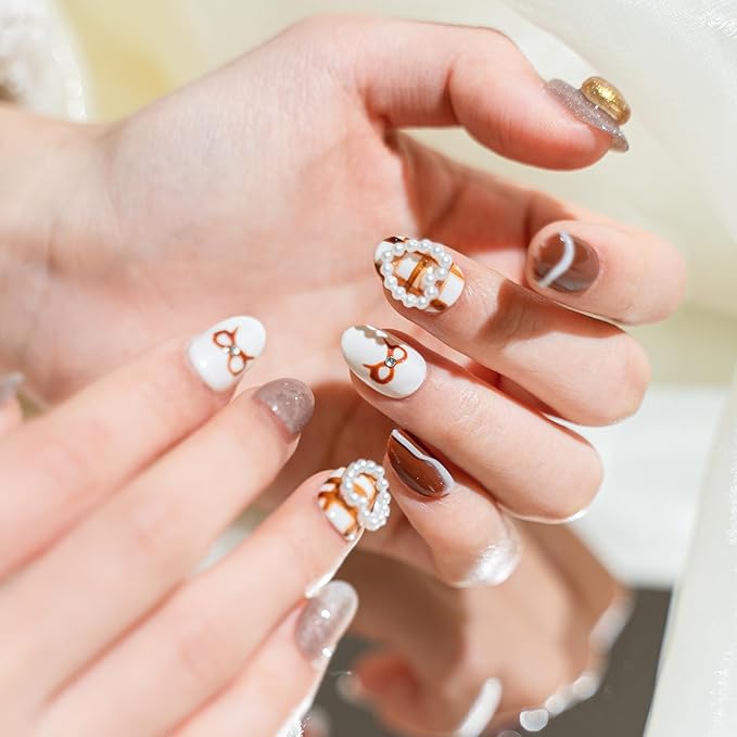 Sun&Beam Nails Handmade Press-on Short Round Brown White 3D Pearl Hand-Painted Design Fashion False Nail Tips 10 Pcs Set (#213 XS)