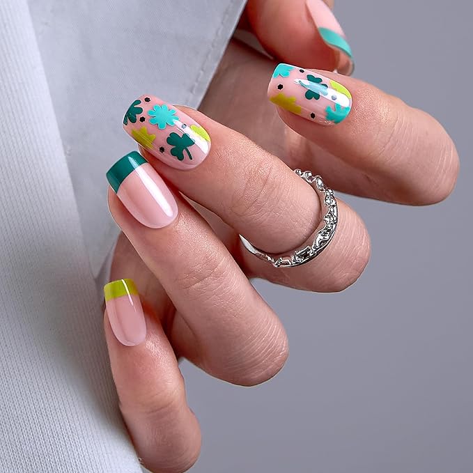 Curvlife Press on Nails Acrylic Fake Nails with Design Full Cover False Nails for Women Reusable Nail Kit with Nail Glue Adhesive Tabs Nail File (Lucky Clover, 24pcs)