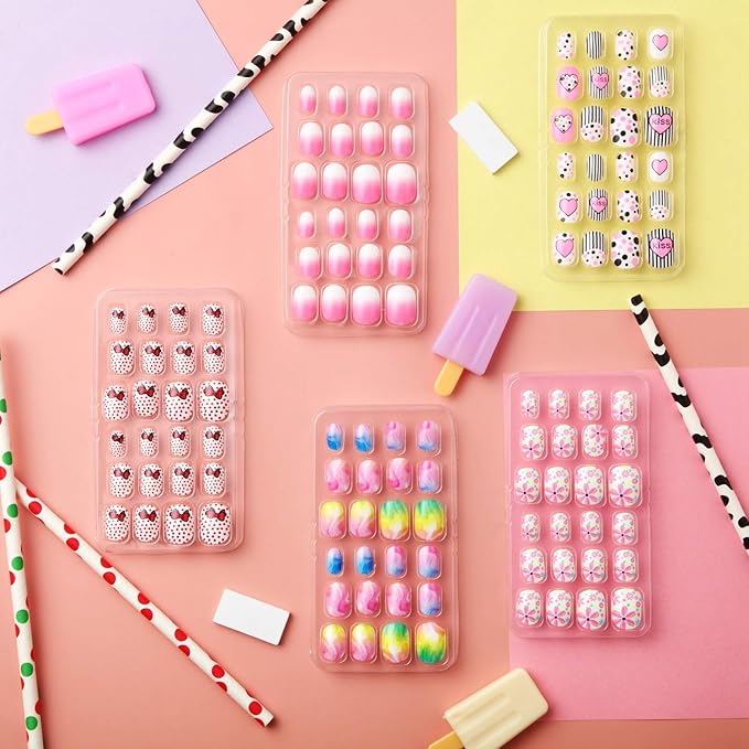 120 Pieces Kids Press on Nails Children Fake Artificial Nails Girls Full Cover Short False Christmas Fingernails for Girls Kids Design Decoration(Sweet Pattern)