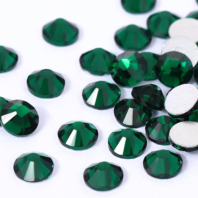 Novani Rhinestones 3000Pcs Flatback Crystal Round Loose Gemstones Glass Rhinestones for Crafts Makeup Nail Art Clothes Shoes DIY Decorations(SS10, 2.7-2.9mm,Emerald)