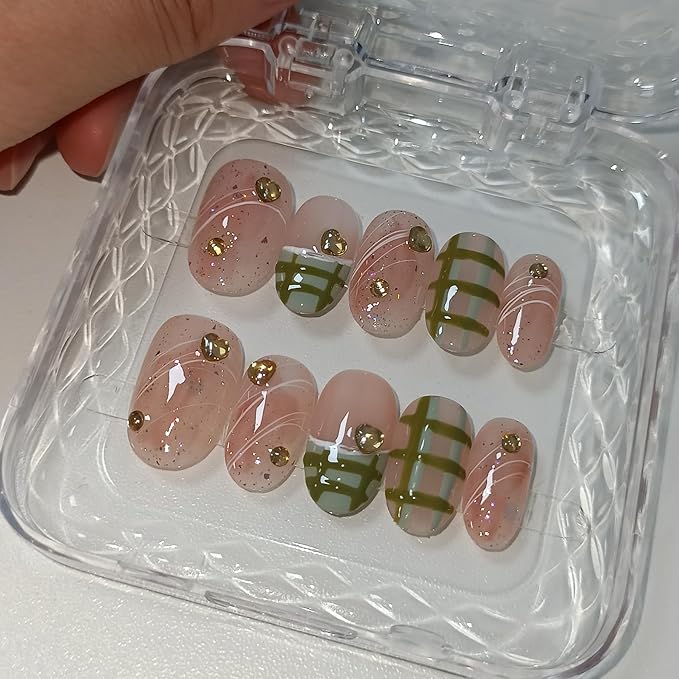 French Tip Press on Nails Short Oval Cute Acrylic Pink Nails Press Ons Classic Checkered Grid Designs Fake Nails Reusable Full Cover Artificial Nails 10pcs Glue on Nails for Women Girls(XS)