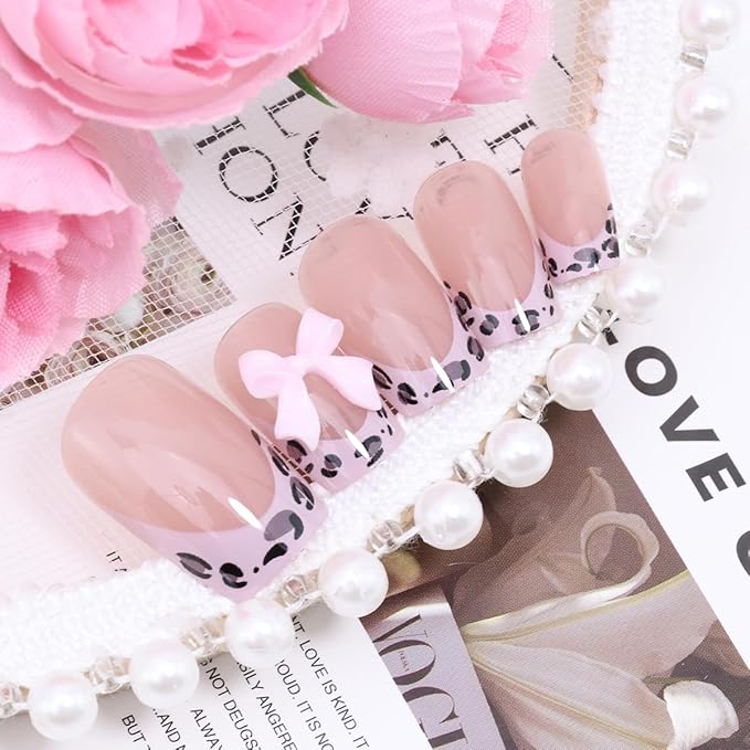 Leopard French Tip Press on Nails Short Square Fake Nails with Pink Bow Gems Design Cute False Nails Full Cover Nude Pink Glue on Nails Reusable Acrylic Stick on Nails for Women Manicure Decor 24Pcs