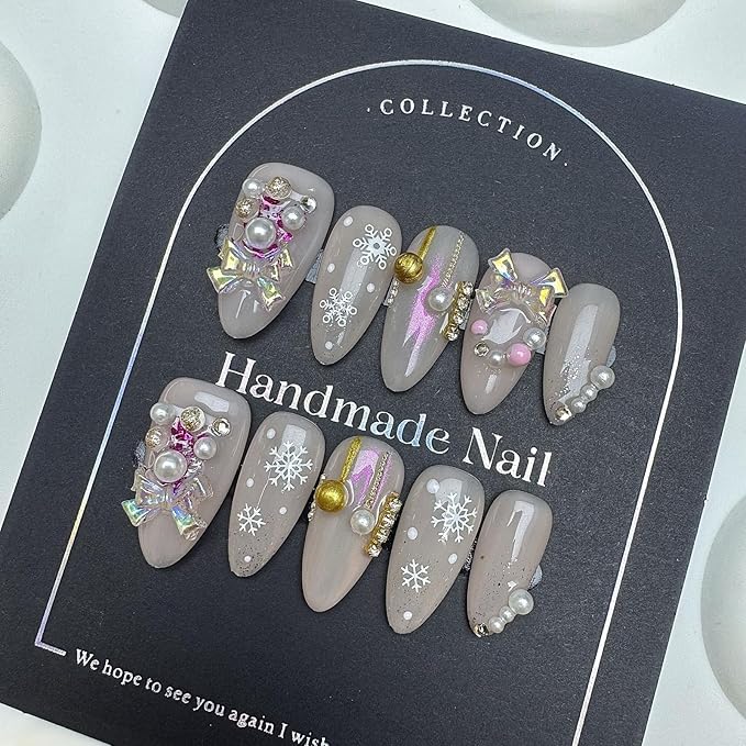 10Pcs Handmade Press on Nails Winter Christmas Press on Nails Medium Almond Fake Nails Acrylic Nails Full Cover Reusable Stick on Nail Xmas Snowflake False Nail for Women Girls Nail Accessories (S)