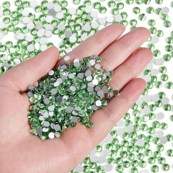 Beadsland Flatback Rhinestones Bulk, 2880pcs Green Rhinestones for Nails Crafts Clothes DIY Decoration, Light Green/Peridot, SS30, 6.3-6.5mm