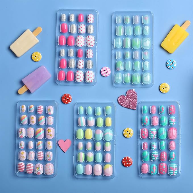 120 Pieces Kids Press on Nails Children Fake Artificial Nails Girls Full Cover Short False Christmas Fingernails for Girls Kids Design Decoration(Lovely Pattern)