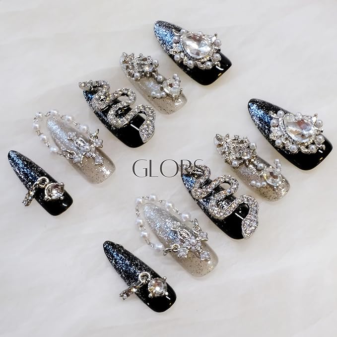 [GLORS] BlackSerpent - Luxury Handcrafted Wearable Nail Art with Luxurious Diamonds, Pearl Chain, and Black Serpent in Long Stiletto (XS, LS)