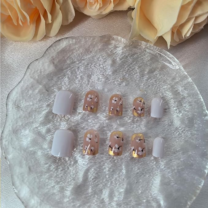 White Press on Nails Short Square Fake Nails Flowers Glue on Nails Summer Petals Acrylic Nails Press ons Glossy Gold Glitter False Nails Glossy Stick on Nails for Women 24 Pcs