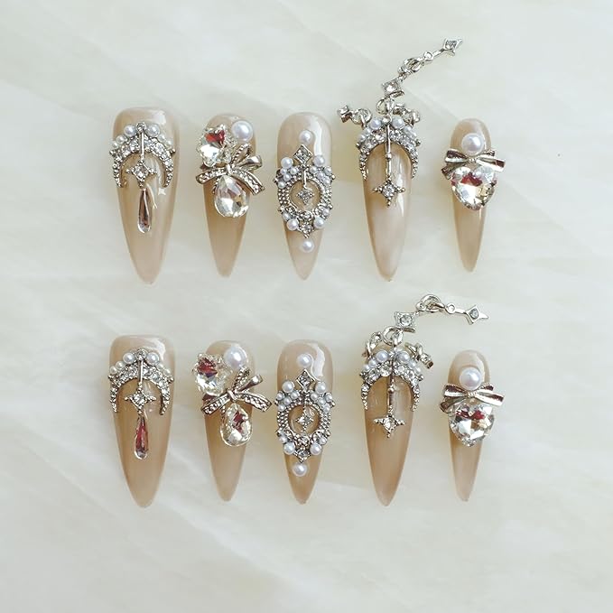 [GLORS] Luxury Press-On Nails, Nude False Nails with Rhinestones and Pearl Chain in Long Stiletto, 10 Pieces (M, LS)