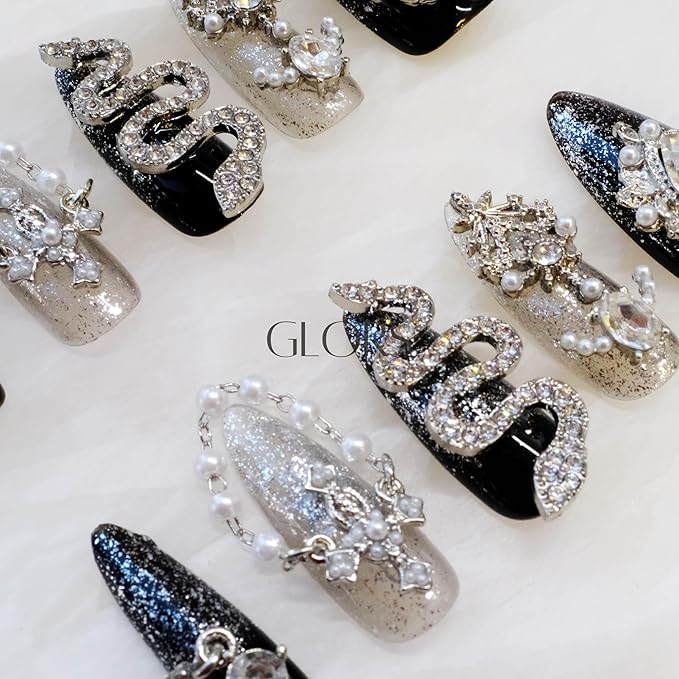 [GLORS] BlackSerpent - Luxury Handcrafted Wearable Nail Art with Luxurious Diamonds, Pearl Chain, and Black Serpent in Long Stiletto (XS, LS)
