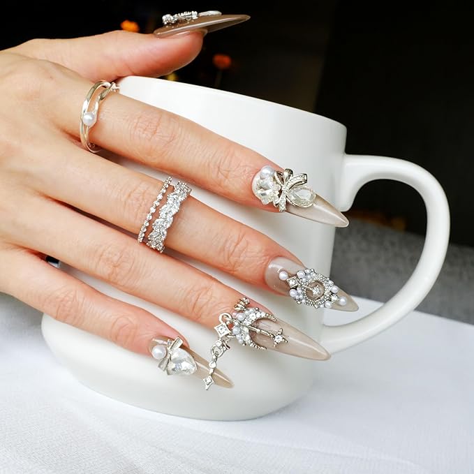 [GLORS] Luxury Press-On Nails, Nude False Nails with Rhinestones and Pearl Chain in Long Stiletto, 10 Pieces (S, LS)