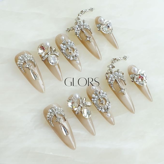 [GLORS] Luxury Press-On Nails, Nude False Nails with Rhinestones and Pearl Chain in Long Stiletto, 10 Pieces (XS, LS)