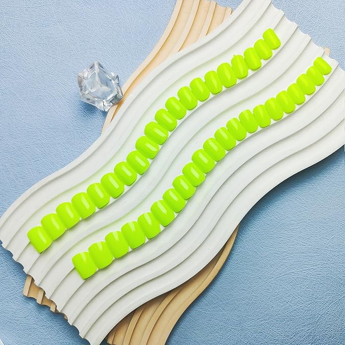KXAMELIE Neon Green Press on Nails Short Square, 48pcs Thick Reusable Fake Nails for Women, Short Coffin Artificial Nails New Solid Color Square Nails
