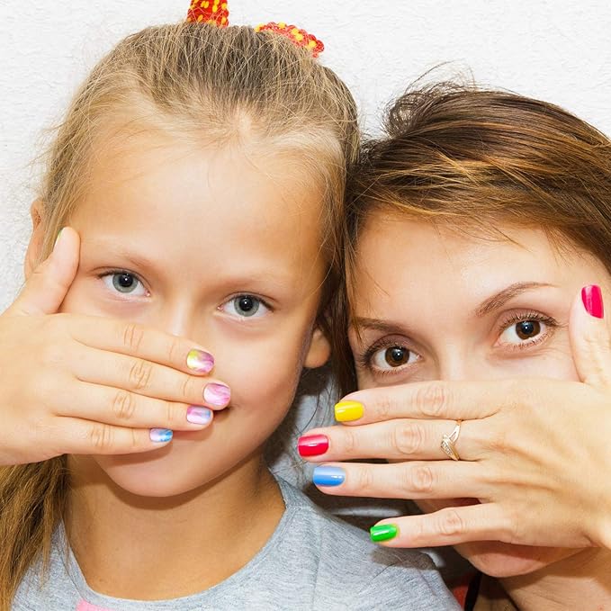 120 Pieces Kids Press on Nails Children Fake Artificial Nails Girls Full Cover Short False Christmas Fingernails for Girls Kids Design Decoration(Sweet Pattern)