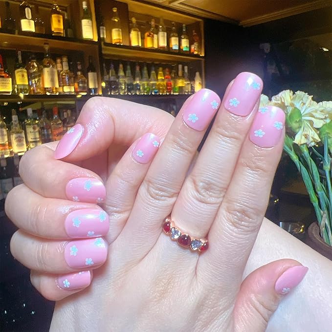 24 Pcs Press on Nails Square Short Fake Nails with Flower Design Acrylic Nails Full Cover Artificial Glue on Nails Reusable Nail Tips Nude Glossy Stick on Nails Manicure Art for Women