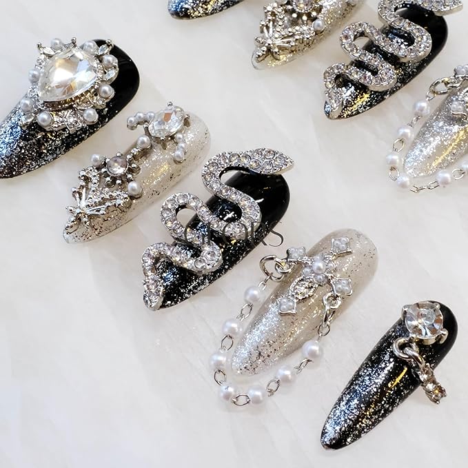 [GLORS] BlackSerpent - Luxury Handcrafted Wearable Nail Art with Luxurious Diamonds, Pearl Chain, and Black Serpent in Long Stiletto (XS, LS)