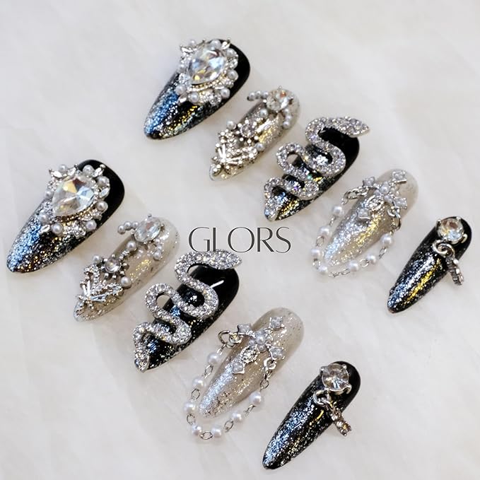 [GLORS] BlackSerpent - Luxury Handcrafted Wearable Nail Art with Luxurious Diamonds, Pearl Chain, and Black Serpent in Long Stiletto (XS, LS)