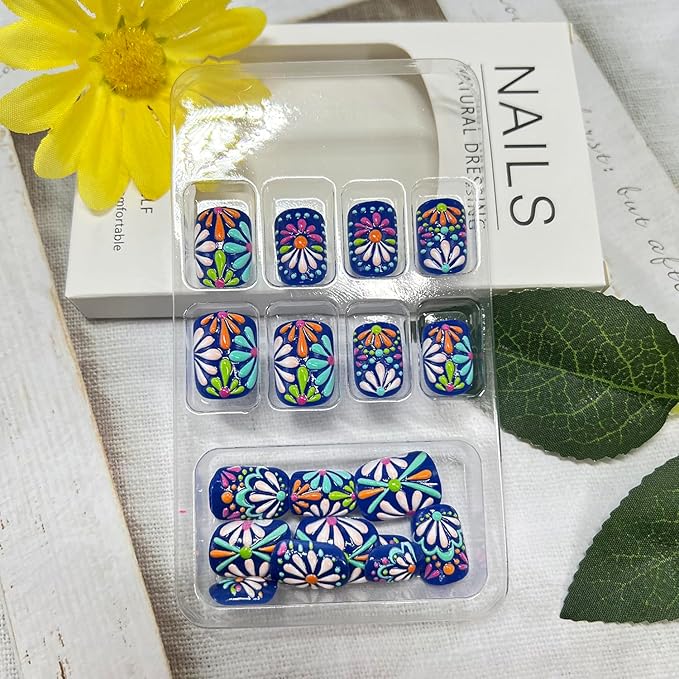 3D Flower Press on Nails Short Square Fake Nails with White Daisy Designs Blue False Nail Spring Summer Floral Stick on Nail for Women 24Pcs