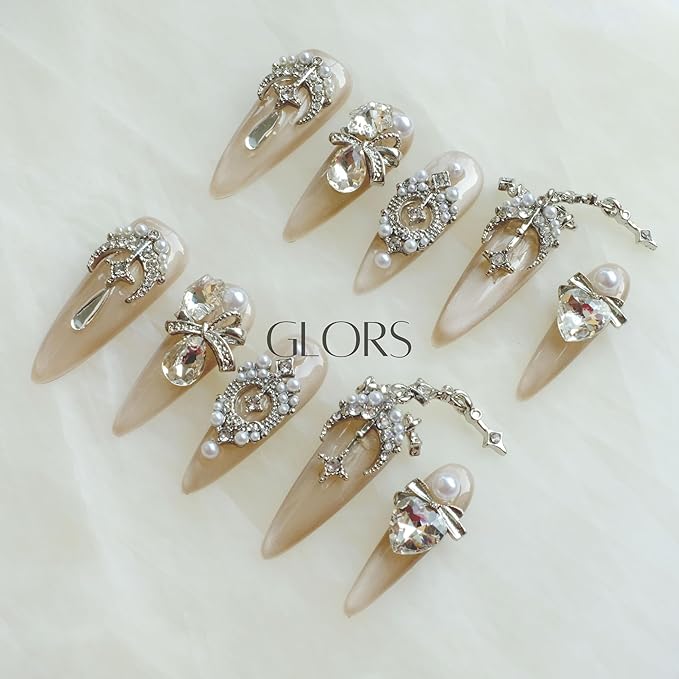 [GLORS] Luxury Press-On Nails, Nude False Nails with Rhinestones and Pearl Chain in Long Stiletto, 10 Pieces (S, LS)