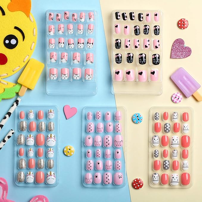 120 Pieces Kids Press on Nails Children Fake Artificial Nails Girls Full Cover Short False Christmas Fingernails for Girls Kids Design Decoration(Cute Theme)