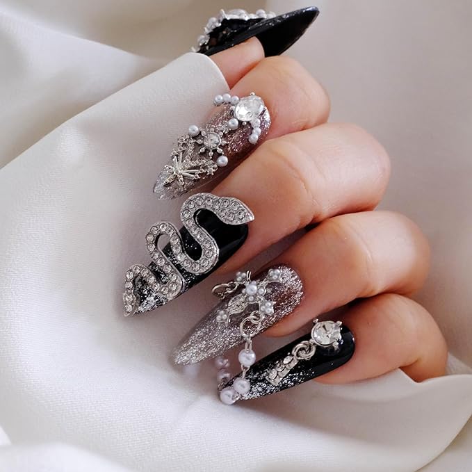 [GLORS] BlackSerpent - Luxury Handcrafted Wearable Nail Art with Luxurious Diamonds, Pearl Chain, and Black Serpent in Long Stiletto (XS, LS)