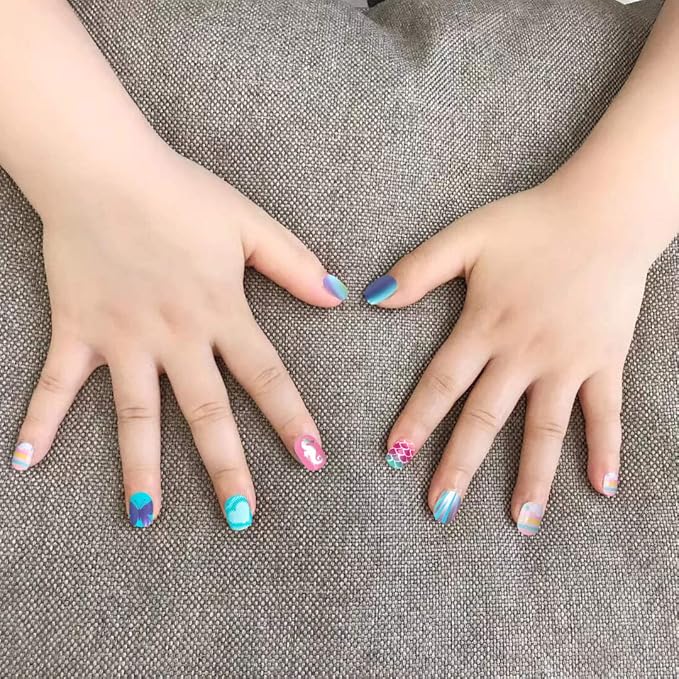 SIUSIO 120Pcs 5 Pack Children Acrylic Fake Nails Press on Pre-glue Full Cover Glitter Gradient Color Short False Nail Art Kits Sets Great Christmas Gift for Kids Little Girls - Mermaid Beach