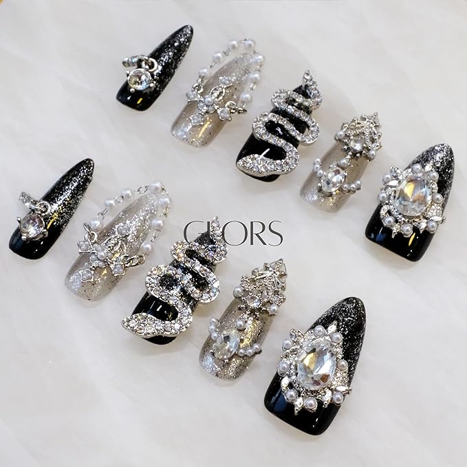 [GLORS] BlackSerpent - Luxury Handcrafted Wearable Nail Art with Luxurious Diamonds, Pearl Chain, and Black Serpent in Long Stiletto (XS, LS)