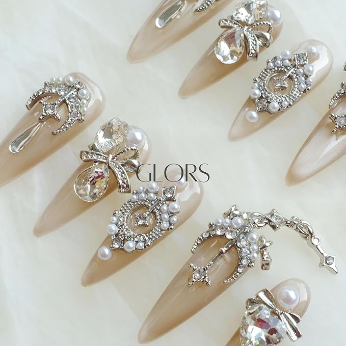 [GLORS] Luxury Press-On Nails, Nude False Nails with Rhinestones and Pearl Chain in Long Stiletto, 10 Pieces (M, LS)