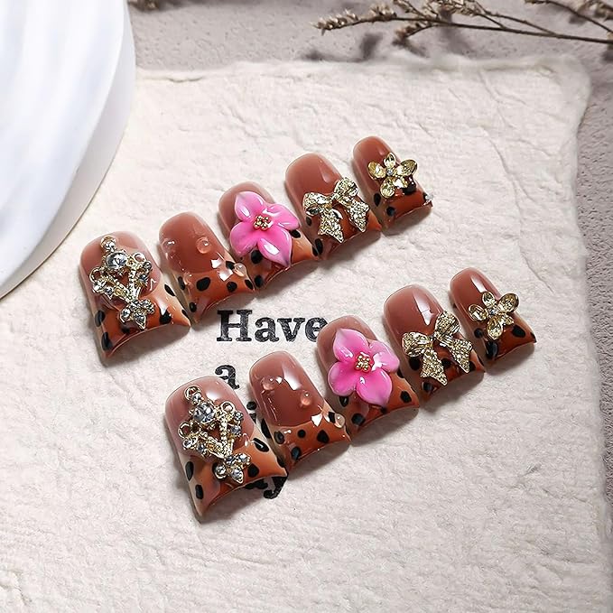 Short Duck Press on Nails Handmade Fake Nails Brown French Tip False Nails 3D Flower and Charms Designs Acrylic Nails Sparkly Reusable Stick on Nail for Wmen 10Pcs(Size M)