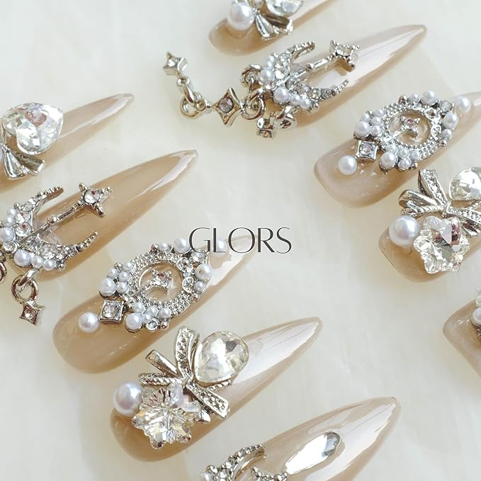 [GLORS] Luxury Press-On Nails, Nude False Nails with Rhinestones and Pearl Chain in Long Stiletto, 10 Pieces (L, LS)
