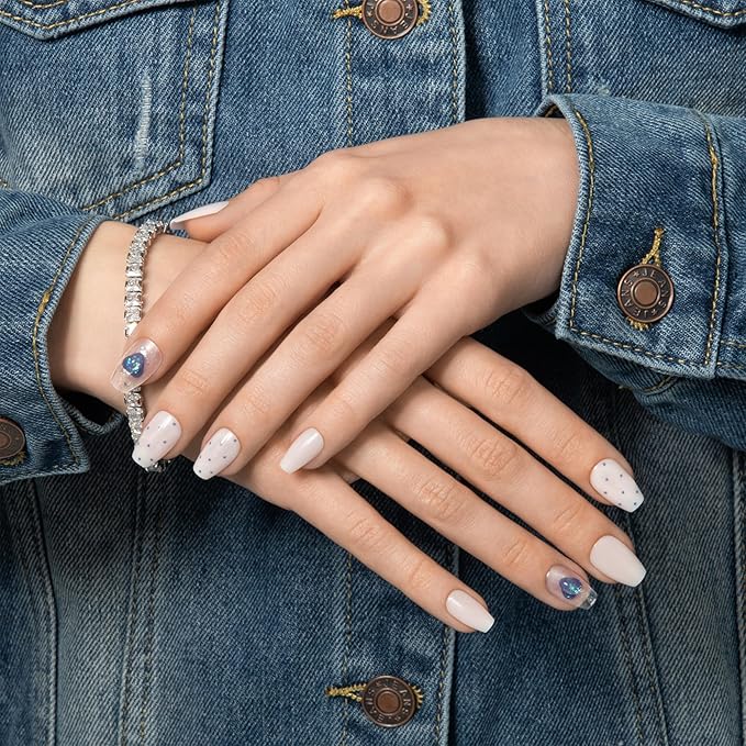 KISS Gel Fantasy, Press On Nails, Nail glue included, 'Hottiest Thing', White, Short Size, Coffin Shape, Includes 28 Nails, 2g glue, 1 Manicure Stick, 1 Mini File